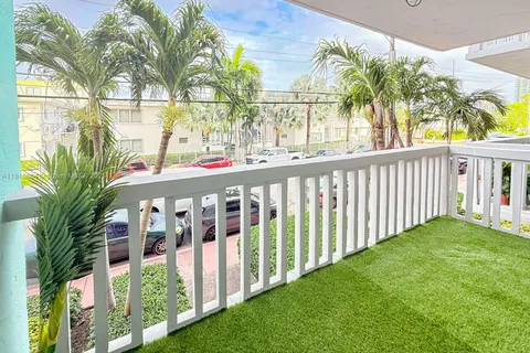 7620 Carlyle Ave # 205, Miami Beach FL 33141