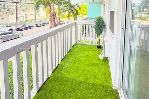 7620 Carlyle Ave # 205, Miami Beach FL 33141