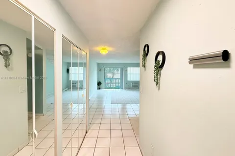 7620 Carlyle Ave # 205, Miami Beach FL 33141