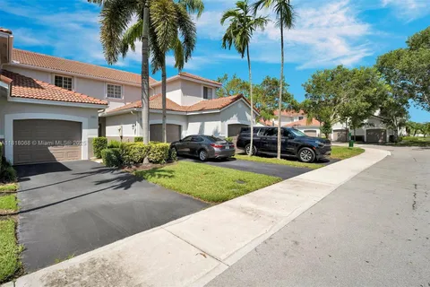3905 San Simeon Ln, Weston FL 33331