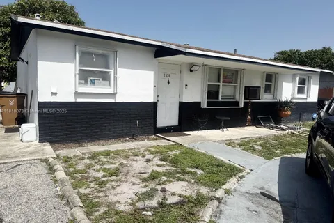 1330 SW 6th Ter, Deerfield Beach FL 33441