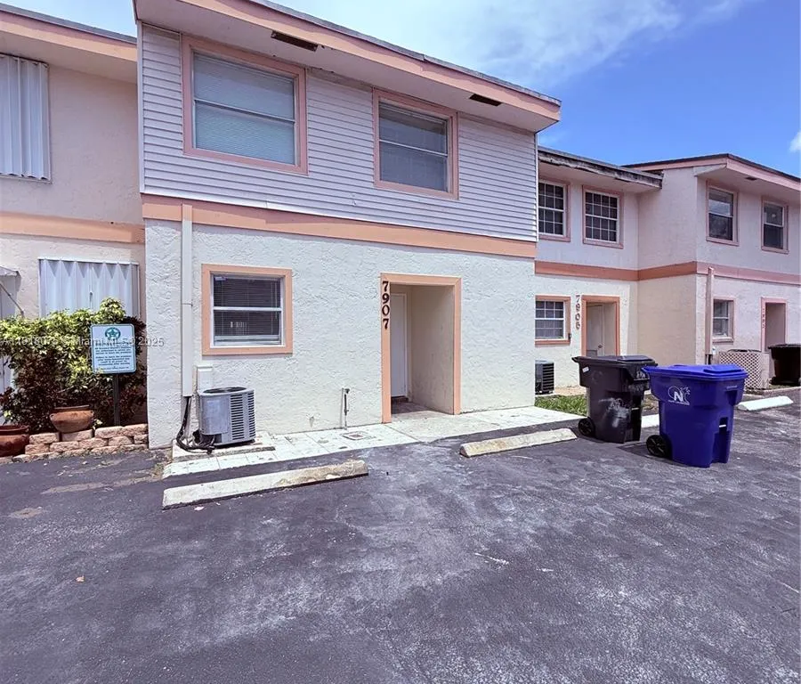 7907 SW 8th St, North Lauderdale FL 33068