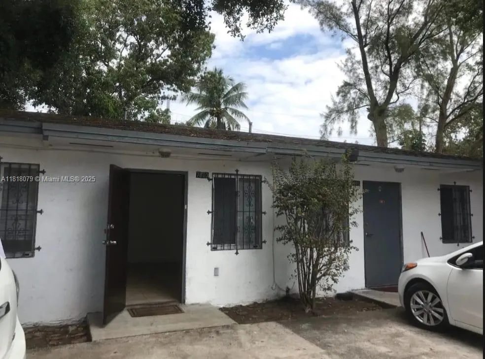 7801 NW 6th Ave # 1, Miami FL 33150