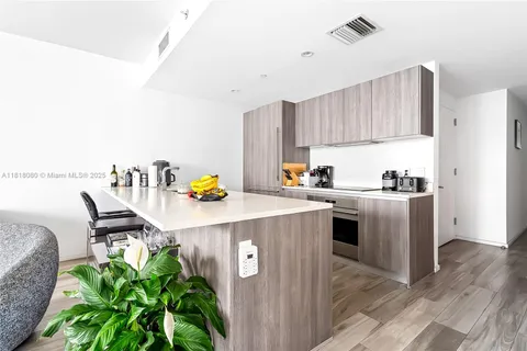 801 S Miami Ave # 3704, Miami FL 33130