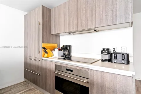 801 S Miami Ave # 3704, Miami FL 33130
