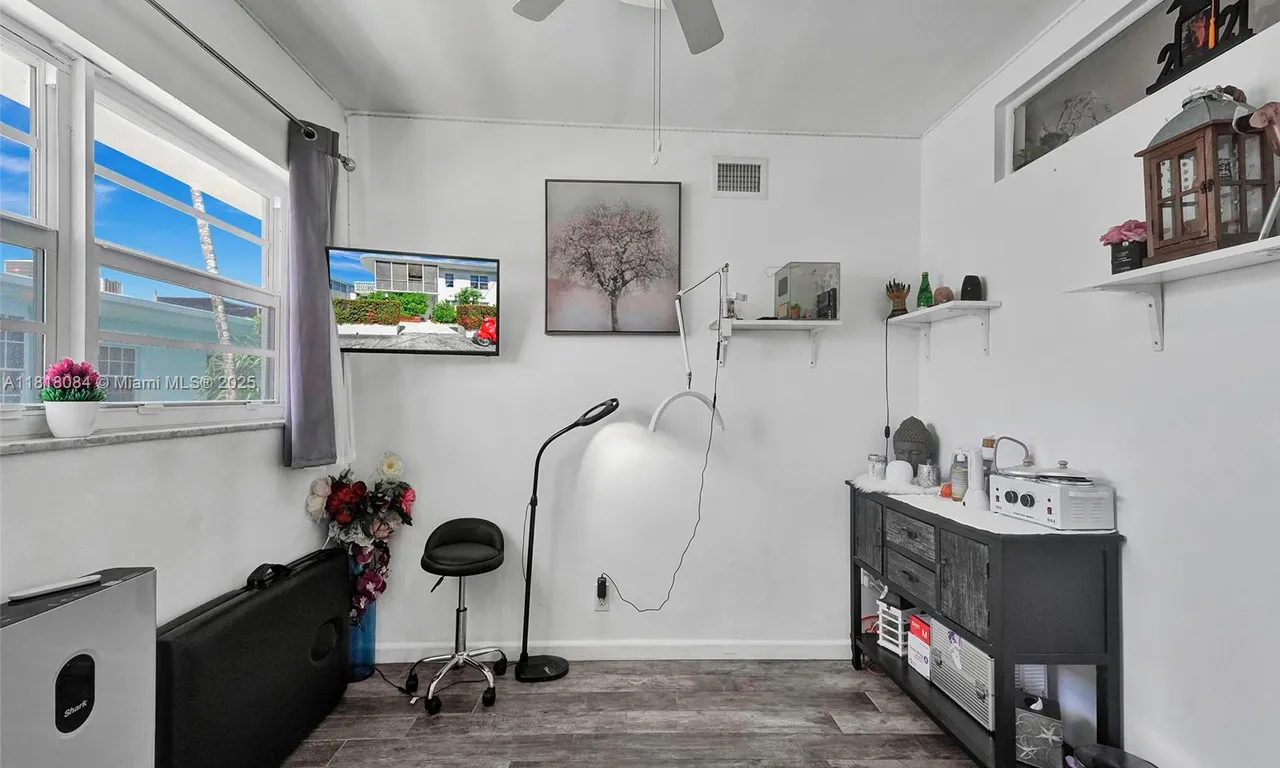 2858 Pine Tree Dr # 5, Miami Beach FL 33140