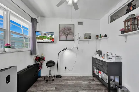 2858 Pine Tree Dr # 5, Miami Beach FL 33140