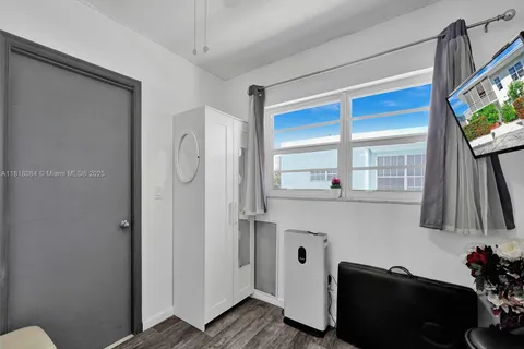 2858 Pine Tree Dr # 5, Miami Beach FL 33140