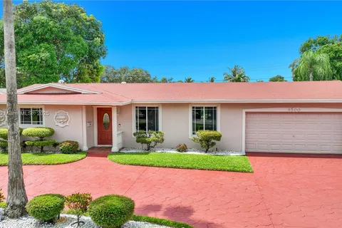 4500 NW 7th St, Plantation FL 33317