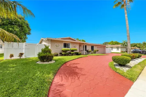 4500 NW 7th St, Plantation FL 33317
