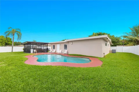 4500 NW 7th St, Plantation FL 33317