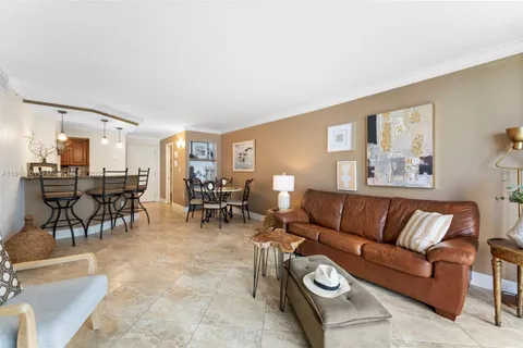 6917 Collins Ave # 506, Miami Beach FL 33141