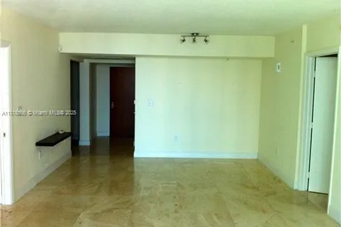 31 SE 5 ST # 3004, Miami FL 33131