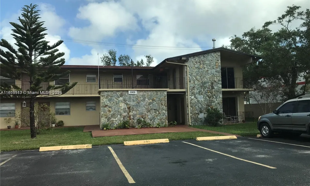 3905 SW 78th Ct # 106, Miami FL 33155