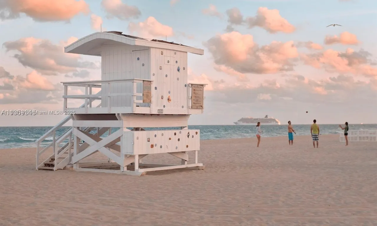 1390 Ocean Dr # 302, Miami Beach FL 33139