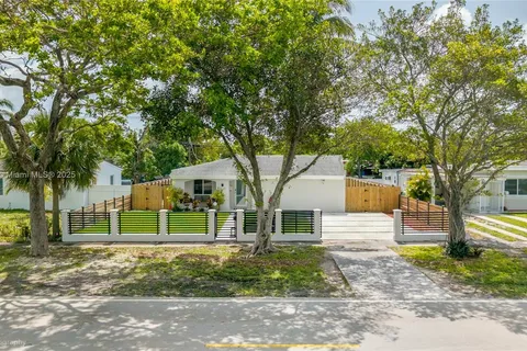 12245 NW 2nd Ave, North Miami FL 33168