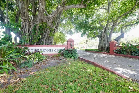 670 Tennis Club Dr # 307, Fort Lauderdale FL 33311