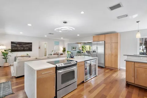 2837 NE 17th Ave, Wilton Manors FL 33334