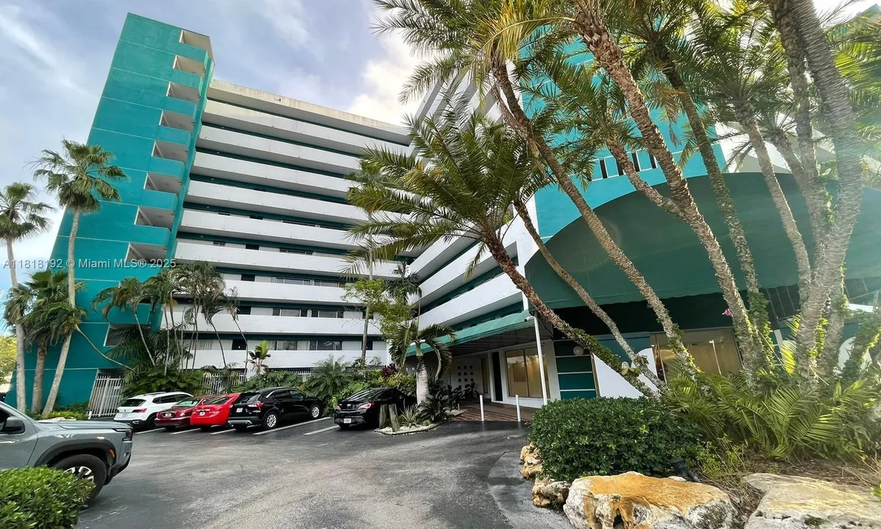 1700 NW N River Dr # 701, Miami FL 33125