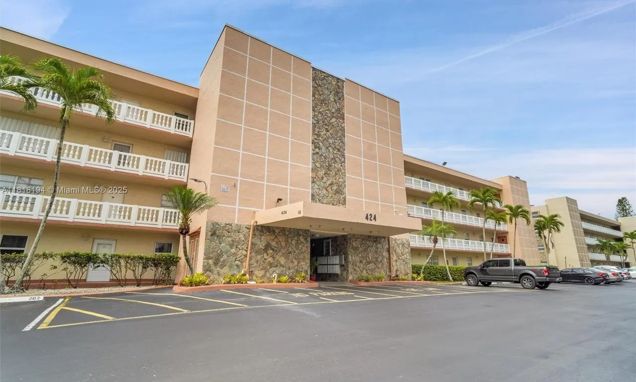 424 SE 10th St # 402, Dania Beach FL 33004