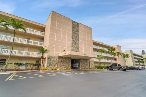 424 SE 10th St # 402, Dania Beach FL 33004