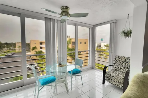 424 SE 10th St # 402, Dania Beach FL 33004