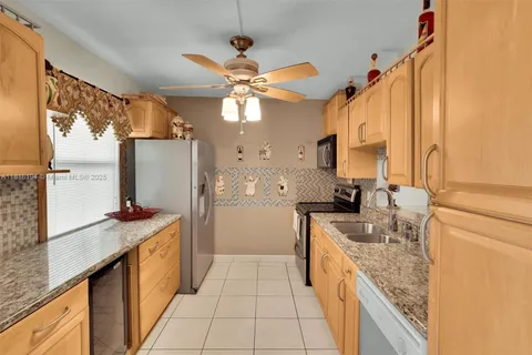 424 SE 10th St # 402, Dania Beach FL 33004