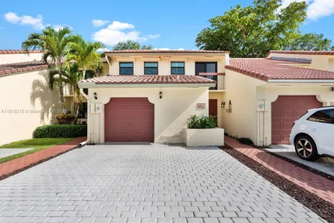 9530 Alcazar Ln, Davie FL 33324