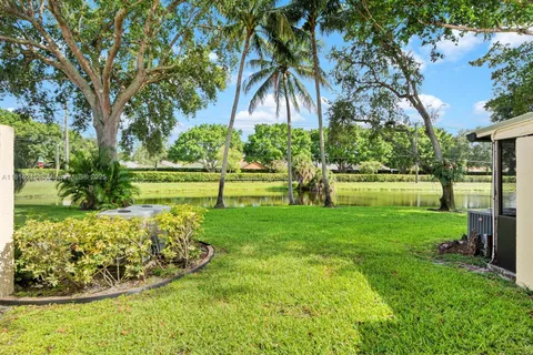 9530 Alcazar Ln, Davie FL 33324