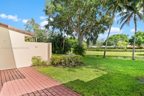 9530 Alcazar Ln, Davie FL 33324
