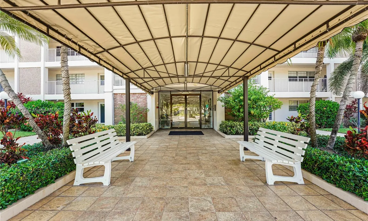 2671 S Course Drive # 303, Pompano Beach FL 33069