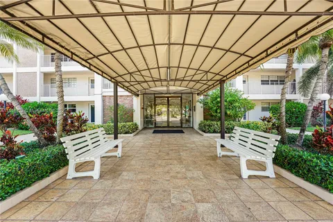 2671 S Course Drive # 303, Pompano Beach FL 33069