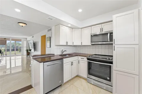 2671 S Course Drive # 303, Pompano Beach FL 33069