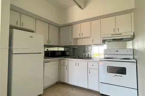 8950 NE 8th Ave # 504, Miami FL 33138