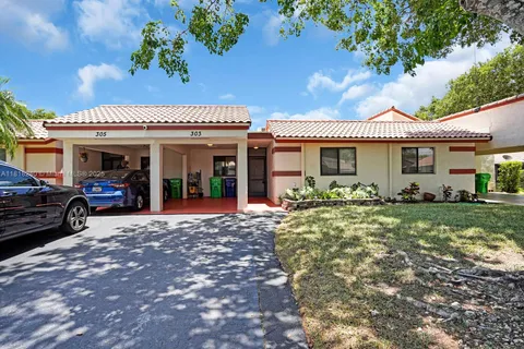 303 Lakeside Ct, Sunrise FL 33326