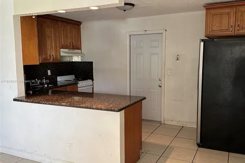5720 SW 36th Ct, Davie FL 33314