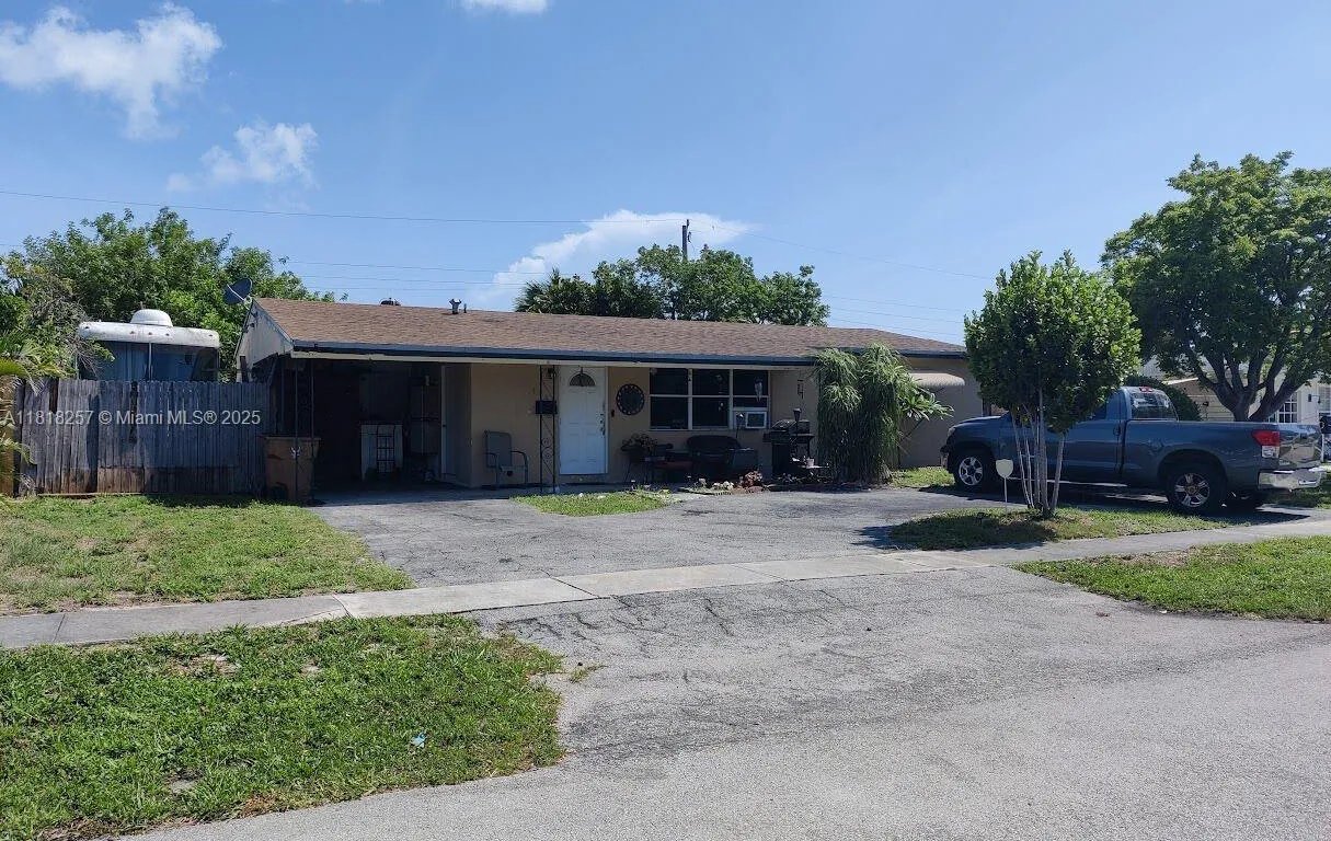 401 SE 4th St, Deerfield Beach FL 33441
