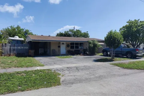 401 SE 4th St, Deerfield Beach FL 33441