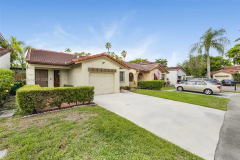 6654 NW 173rd Ln, Hialeah FL 33015