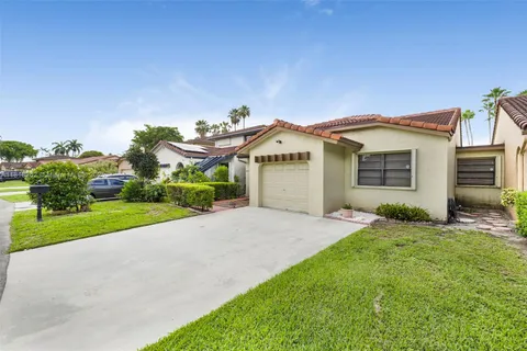 6654 NW 173rd Ln, Hialeah FL 33015