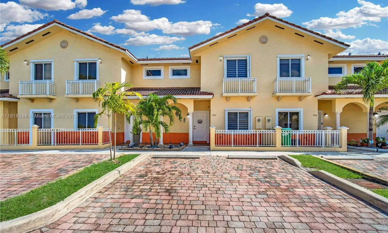 7472 NW 180th St, Hialeah FL 33015
