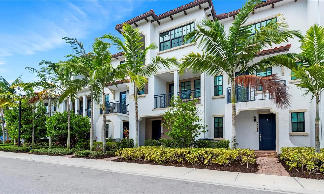 11530 SW 13th Ct, Pembroke Pines FL 33025