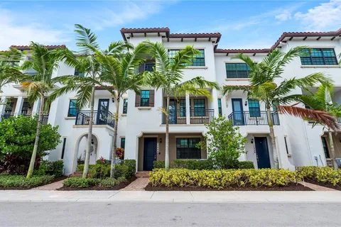 11530 SW 13th Ct, Pembroke Pines FL 33025