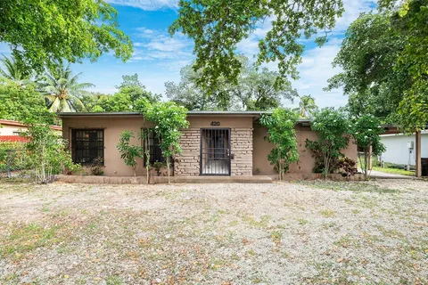 420 NE 135th St, North Miami FL 33161