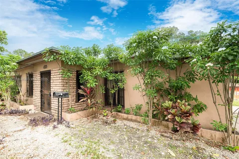 420 NE 135th St, North Miami FL 33161