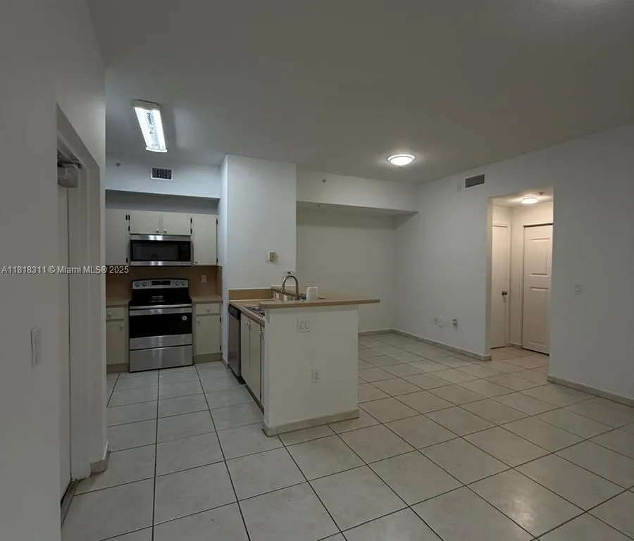 7280 NW 114 Av # 103, Doral FL 33178