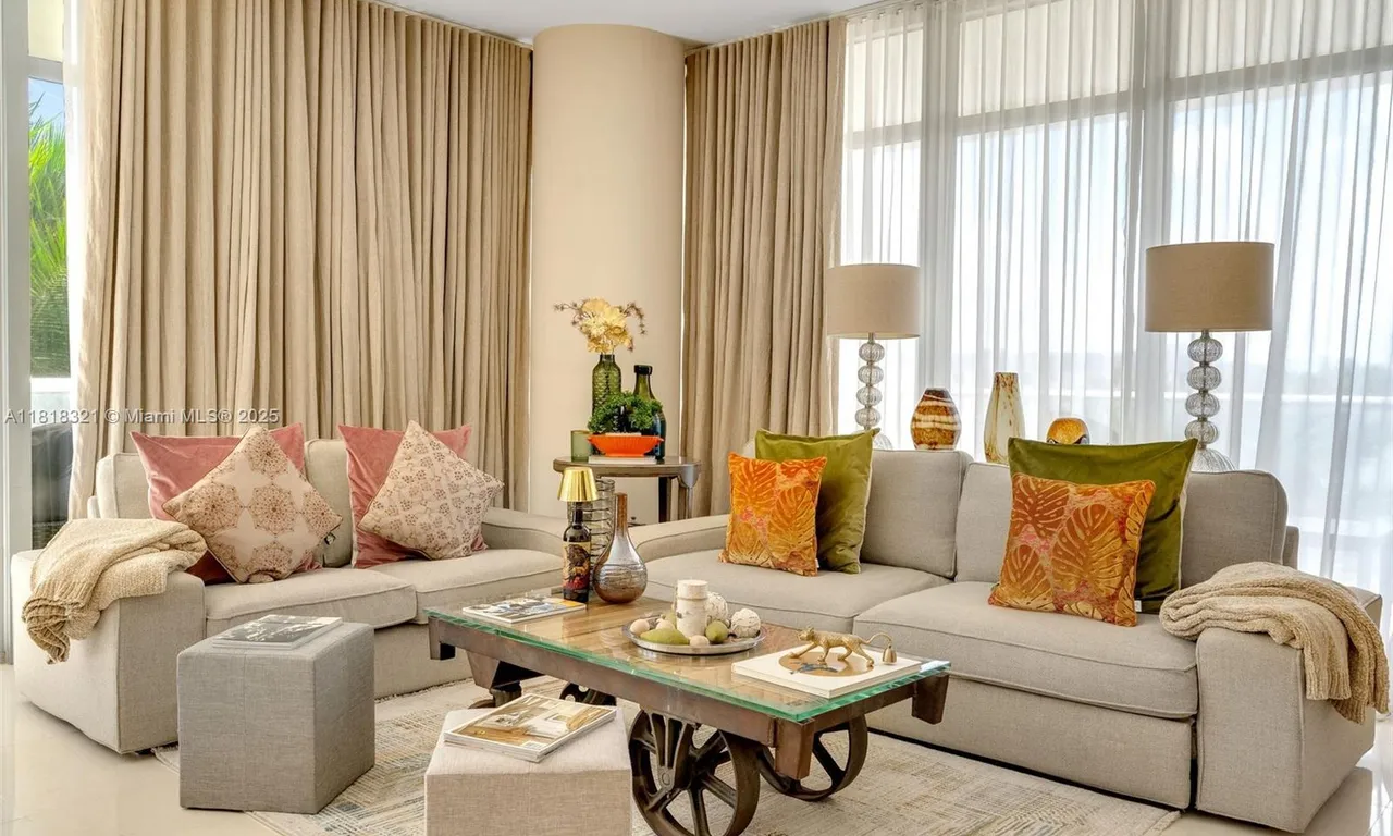 3737 Collins Ave # 403, Miami Beach FL 33140