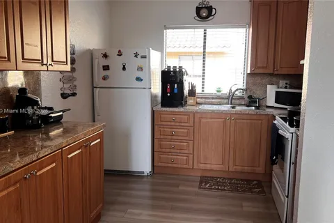 2760 W 61st Pl # 202, Hialeah FL 33016
