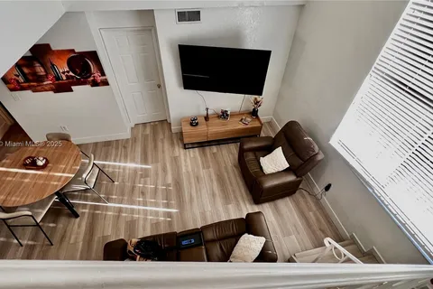 2760 W 61st Pl # 202, Hialeah FL 33016