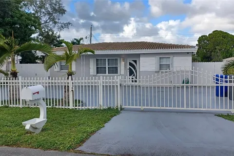 6231 Mayo St, Hollywood FL 33023